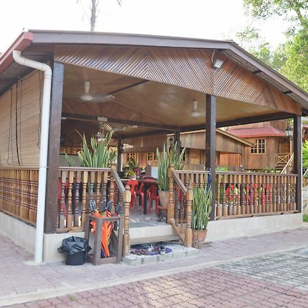 Borneo Tree House Hotel Kota Kinabalu Ngoại thất bức ảnh